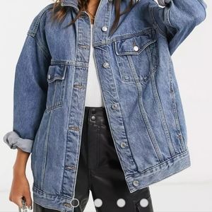 TOPSHOP  OVERSIZED DENIM  JACKET IN MID WASH BLUE